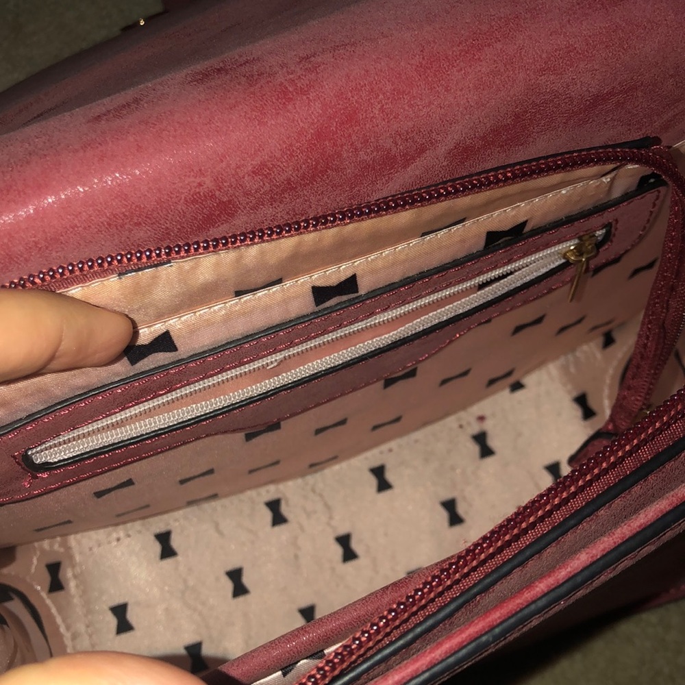 Red purse - Picture 2 of 2